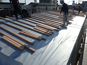 屋根通気垂木施工状況
