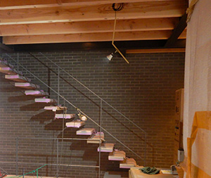 1階階段室壁タイル施工