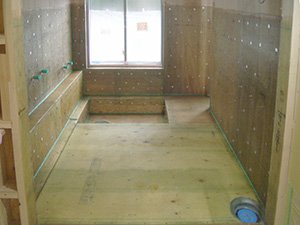 浴室① 木製風呂ＦＲＰ防水施工完了