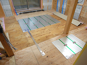床暖房パネル敷き