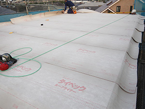 屋根透湿防水シート敷状況