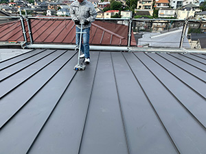 屋根ガルバリウム鋼板葺き