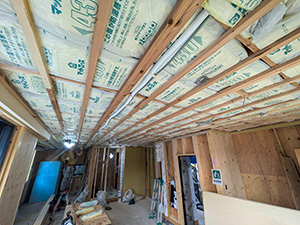 天井断熱材取付