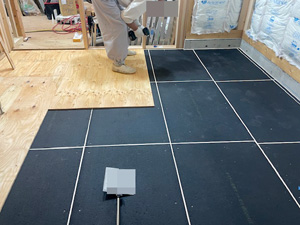 音楽室防音工事(床:遮音マット①)