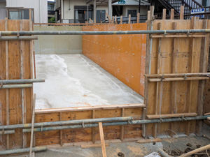 外枠建て込み