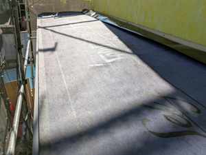 庇ルーフィング貼り