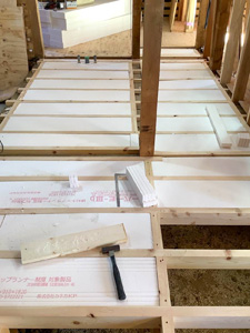 床断熱敷き込み