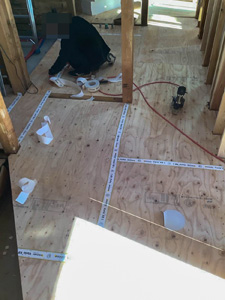 合板継ぎ目目張り